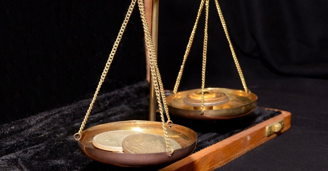 gold weighing scale